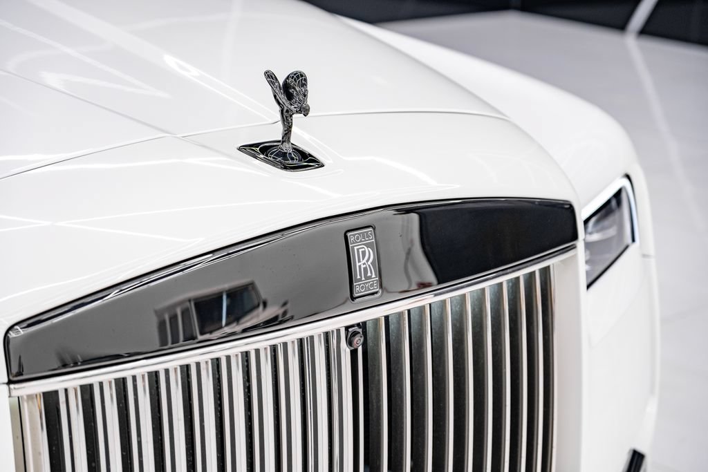 Used 2025 Rolls-Royce Cullinan Black Badge AWD/4WD image 8