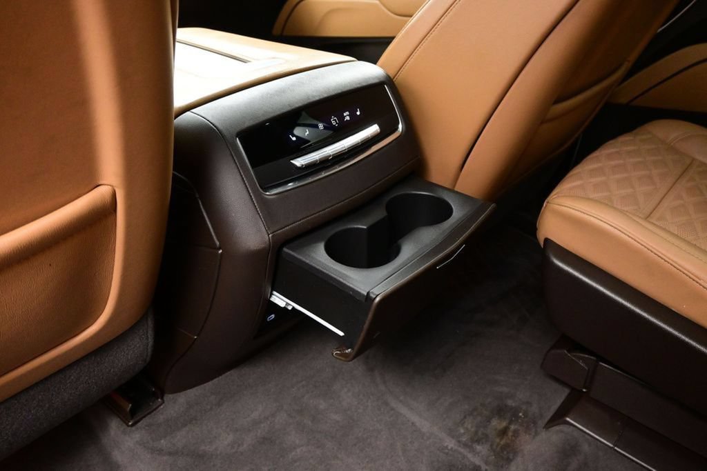 Used 2022 Cadillac Escalade Premium Luxury AWD/4WD image 30