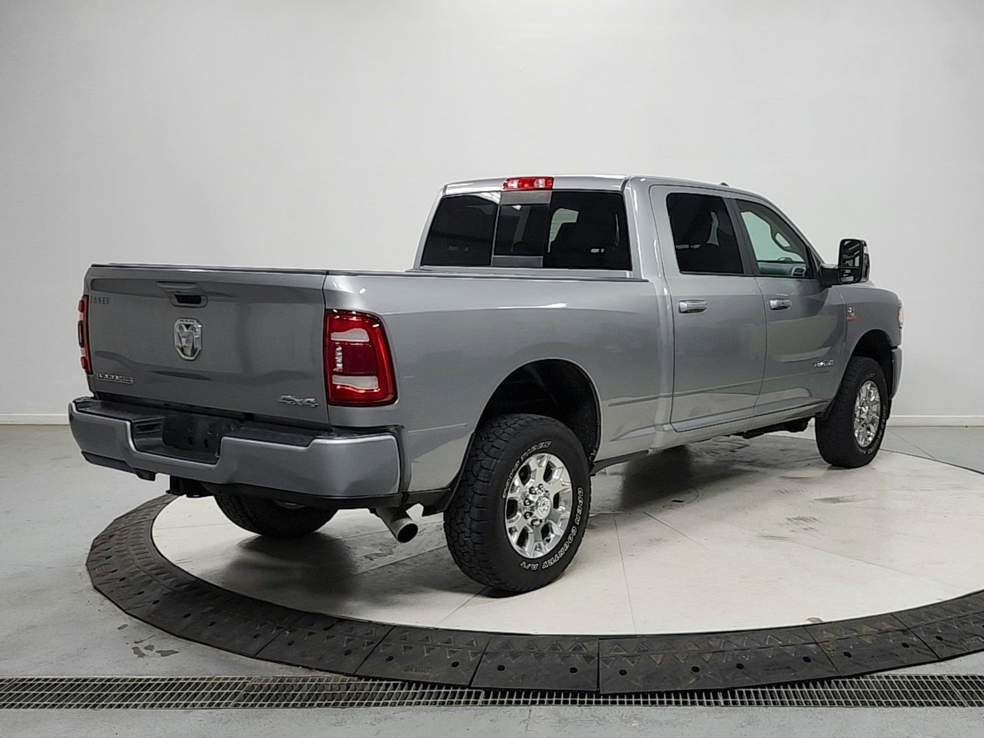Used 2024 RAM 2500 Laramie AWD/4WD image 7