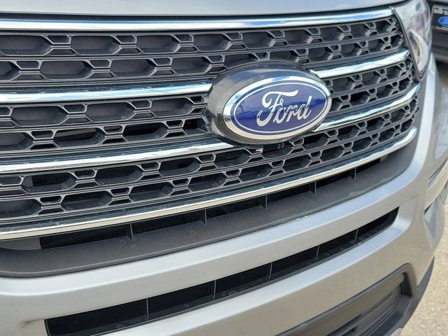 Certified 2022 Ford Explorer XLT w/ Equipment Group 202A image 7