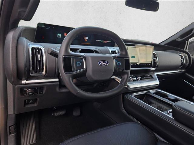 New 2027 Ford Expedition Platinum w/ Stealth Performance Package AWD/4WD image 3