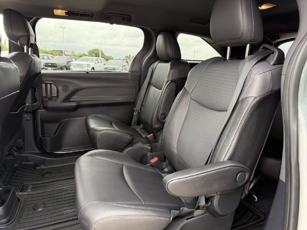 Used 2024 Toyota Sienna XLE Woodland Edition AWD/4WD image 28