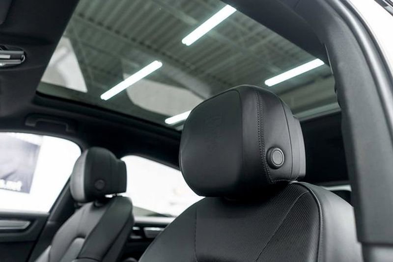 Used 2023 Porsche Cayenne Platinum Edition image 8