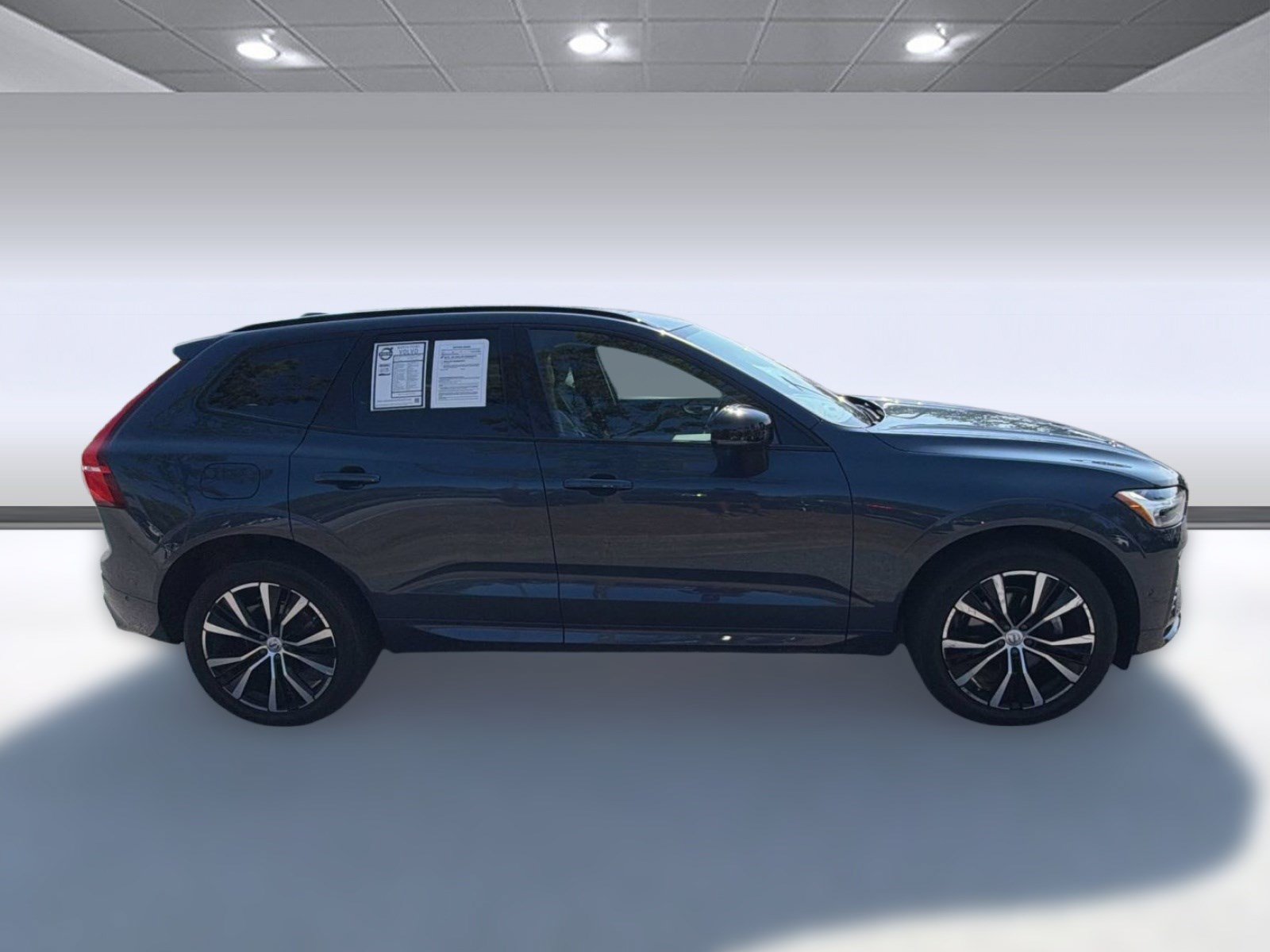 Certified 2024 Volvo XC60 B5 Plus w/ Climate Package AWD/4WD image 8