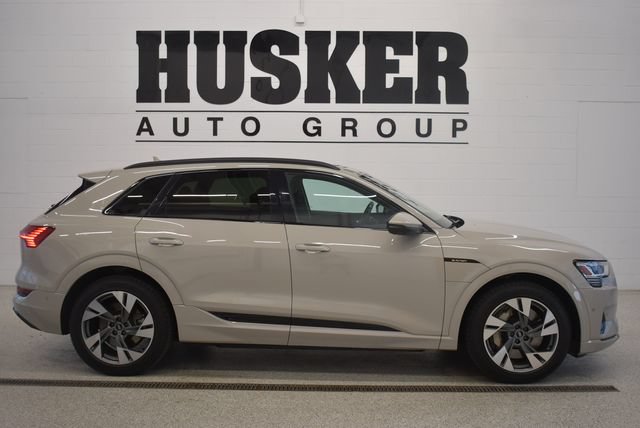 Used 2021 Audi e-tron Premium w/ Convenience Plus Package AWD/4WD image 2