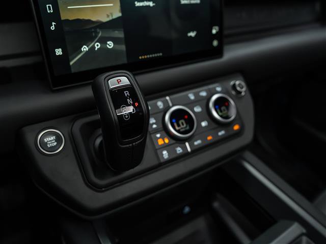 Used 2025 Land Rover Defender 110 S image 28