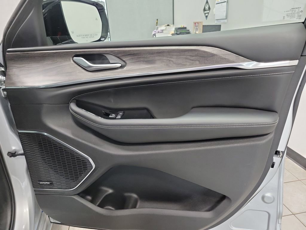 Used 2024 Jeep Grand Cherokee L Overland w/ Trailer Tow Package image 21