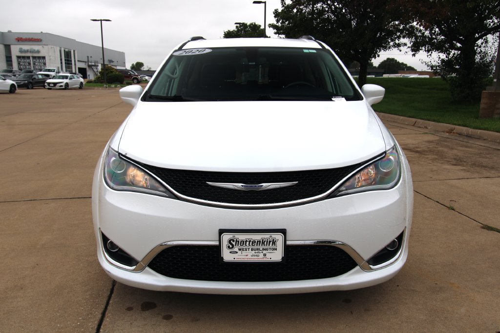 Used 2020 Chrysler Pacifica Touring-L Plus FWD image 2