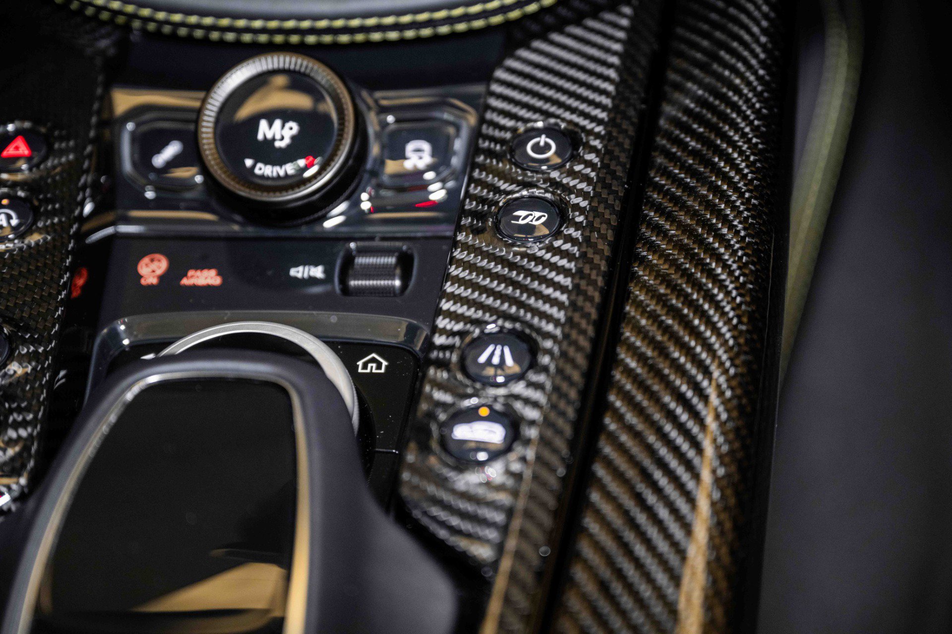 Used 2024 Aston Martin DBX 707 image 35