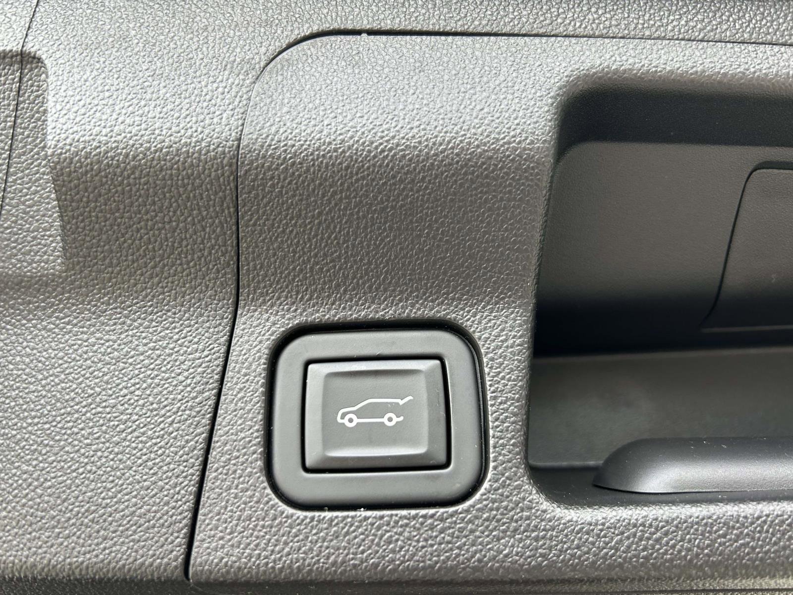 Used 2023 GMC Acadia SLE w/ Driver Convenience Package image 18