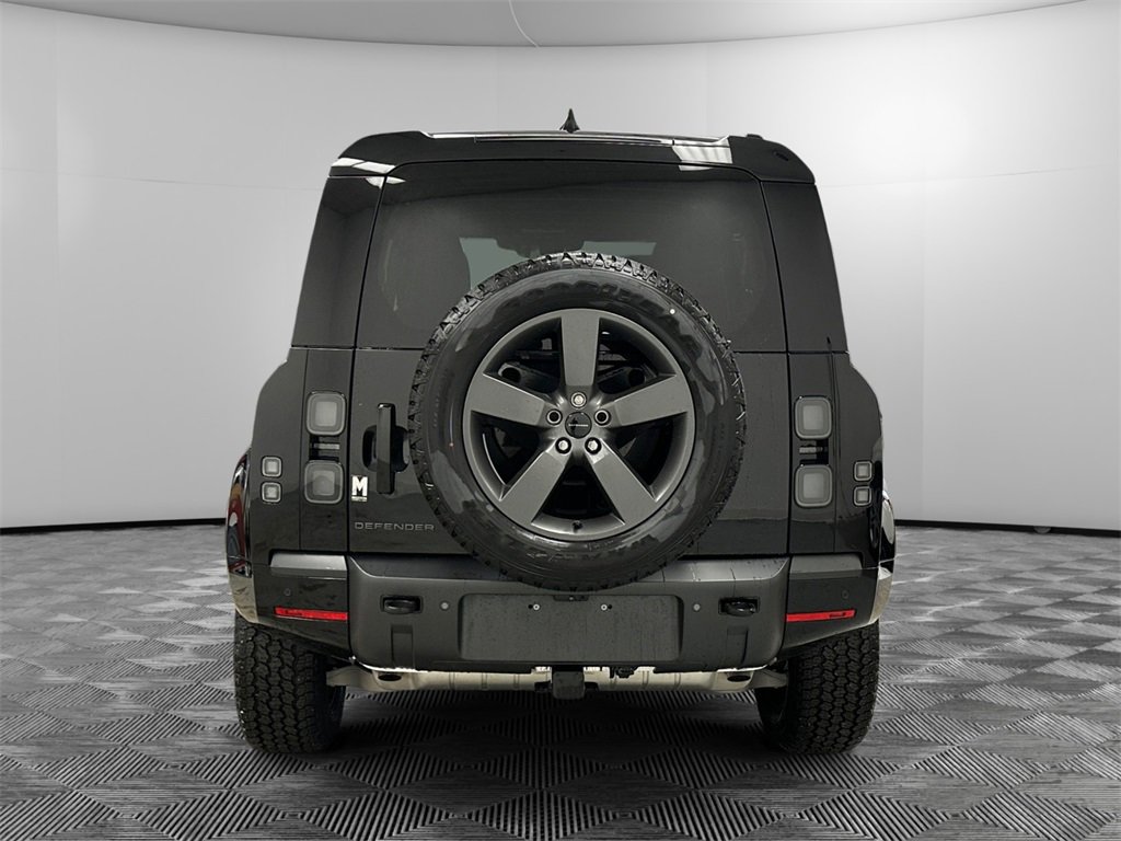 New 2026 Land Rover Defender 110 X-Dynamic SE image 4