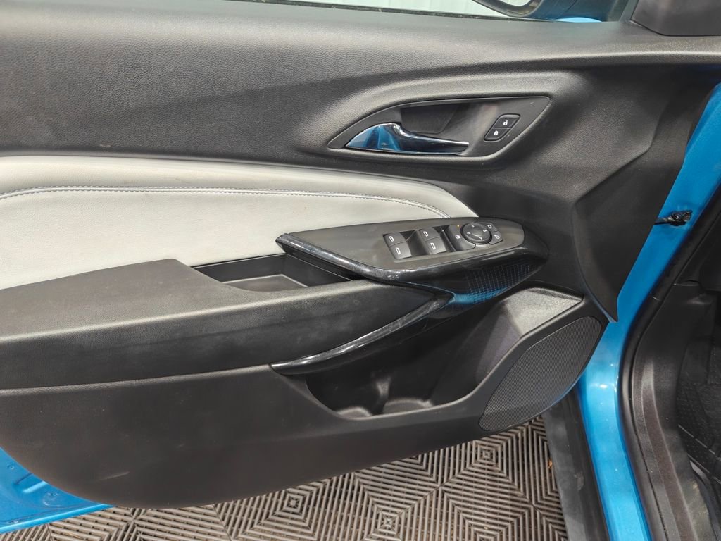 Used 2025 Chevrolet Trax LT image 39