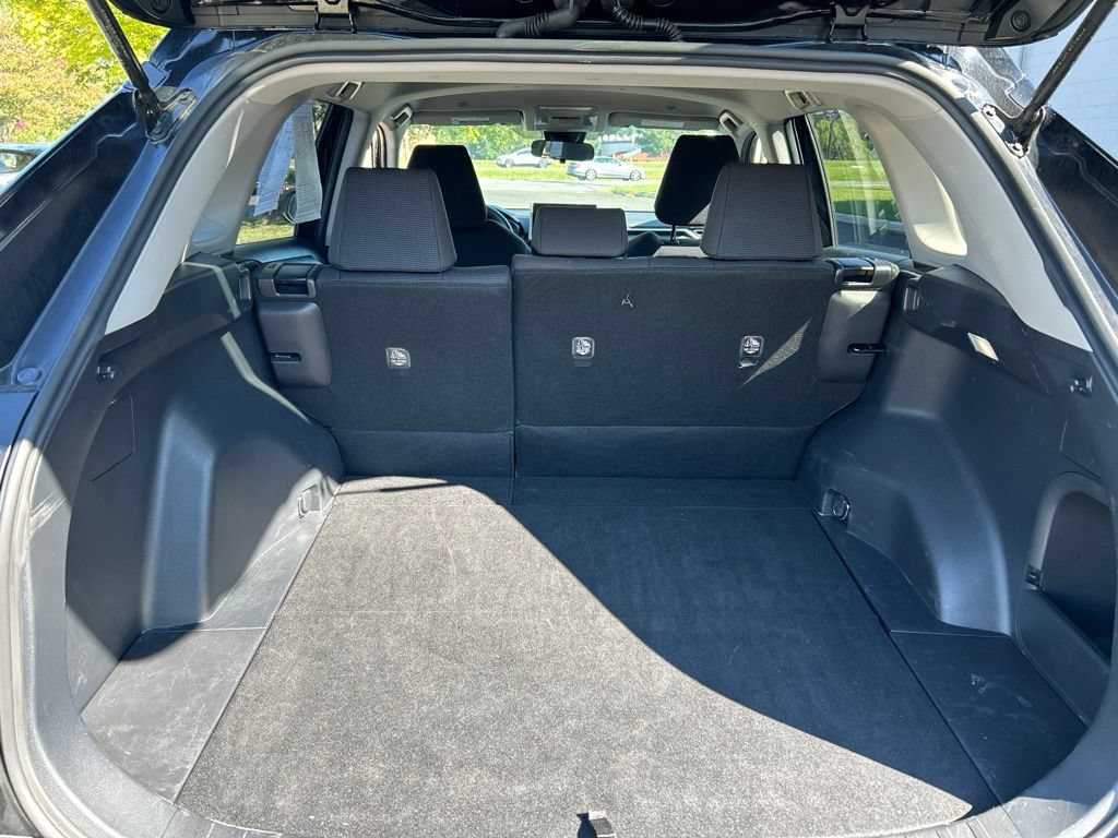 Used 2025 Toyota RAV4 LE AWD/4WD image 6