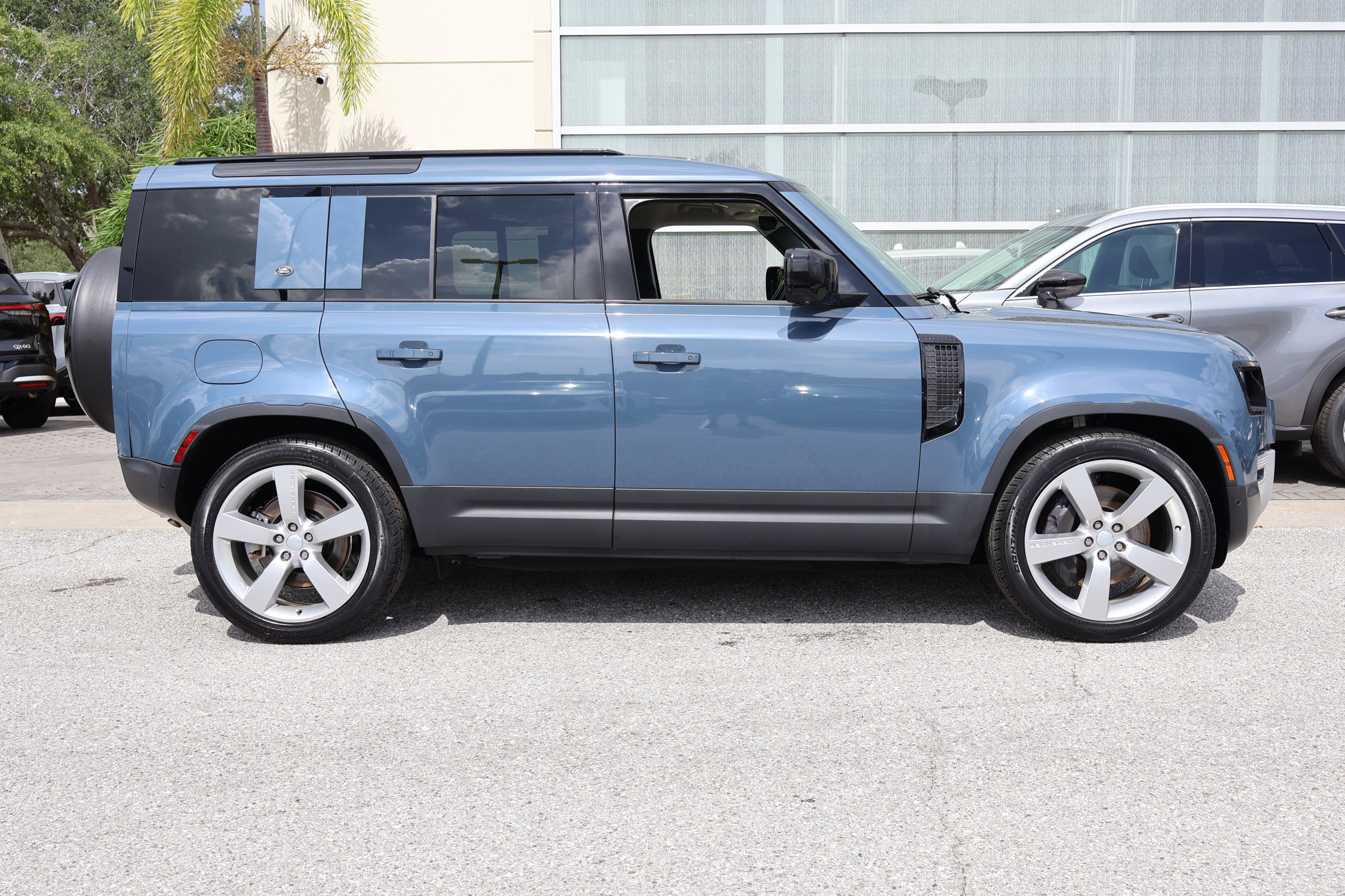 Used 2023 Land Rover Defender 110 S AWD/4WD image 10
