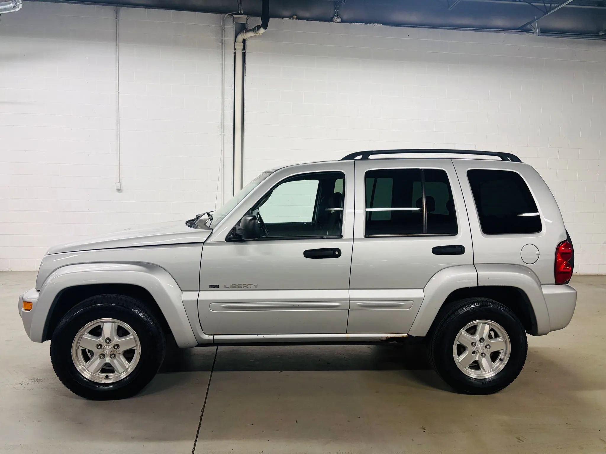 Used 2002 Jeep Liberty Limited AWD/4WD image 5