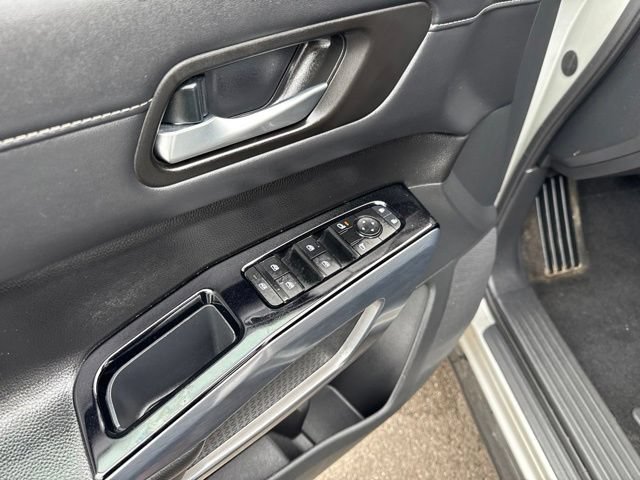 Used 2025 Nissan Pathfinder SL AWD/4WD image 8