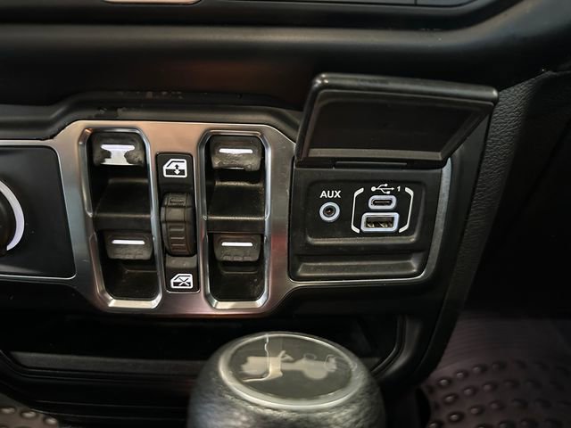 Used 2020 Jeep Wrangler Unlimited Sahara AWD/4WD image 28