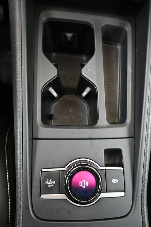 Used 2025 Volkswagen Tiguan SE w/ Panoramic Sunroof Package image 32