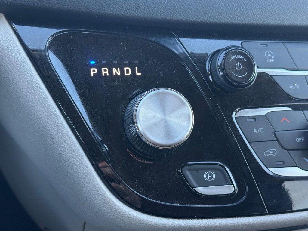 Used 2023 Chrysler Voyager LX image 24