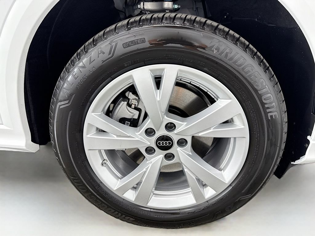 Used 2025 Audi Q5 Premium w/ Convenience Package image 32