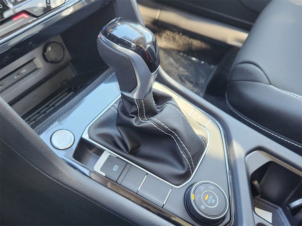 New 2025 Volkswagen Taos SEL image 17