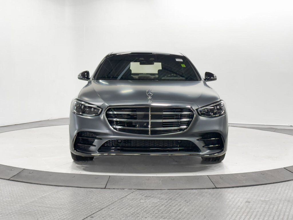 Used 2023 Mercedes-Benz S 580 4MATIC Sedan w/ AMG Line image 2