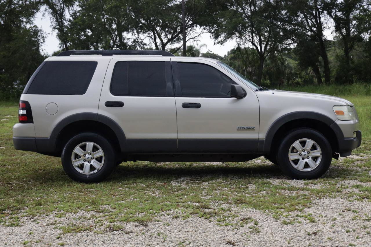 Used 2006 Ford Explorer XLT RWD image 13
