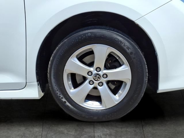 Used 2020 Toyota Sienna L FWD image 9
