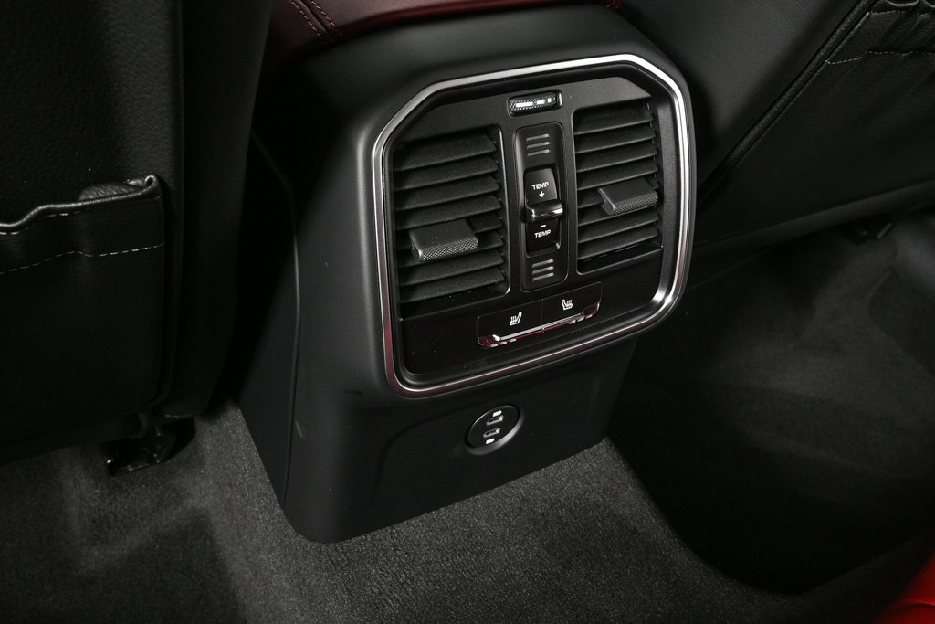 Certified 2025 Porsche Macan image 19