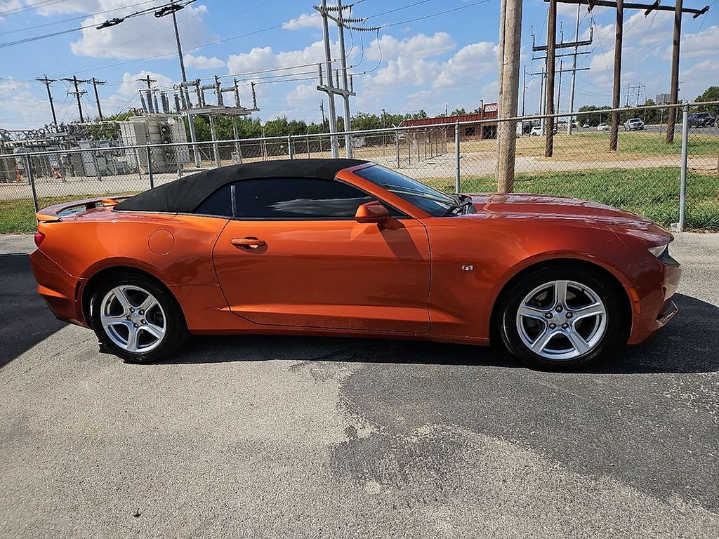 Used 2023 Chevrolet Camaro LT RWD image 9