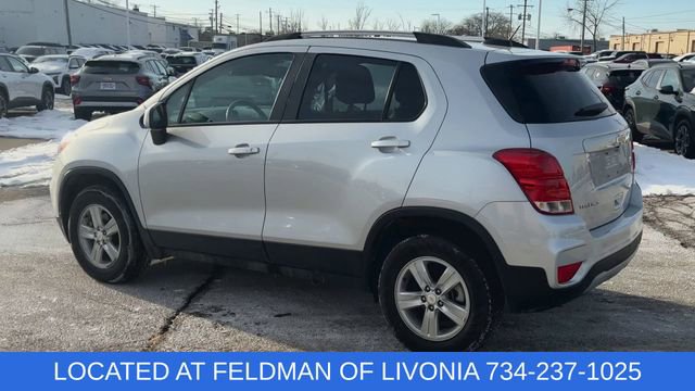 Used 2022 Chevrolet Trax LT w/ LT Convenience Package image 6