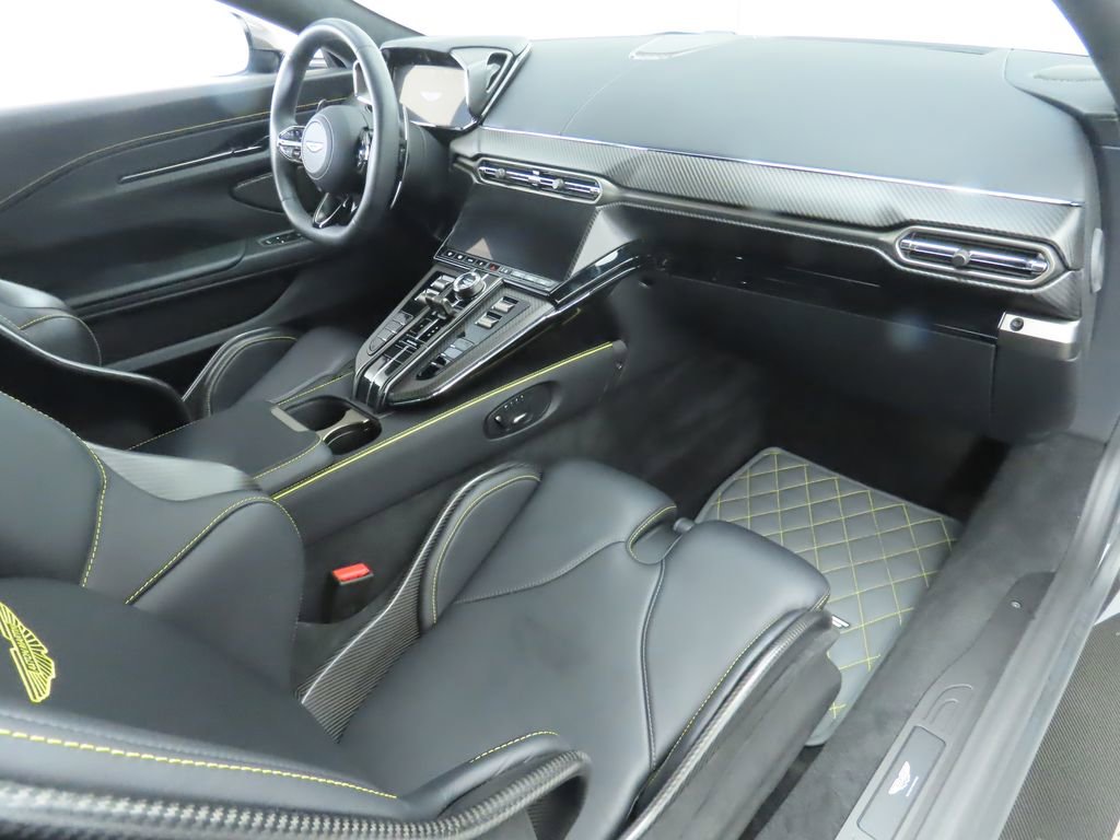Used 2025 Aston Martin V8 Vantage Coupe image 18