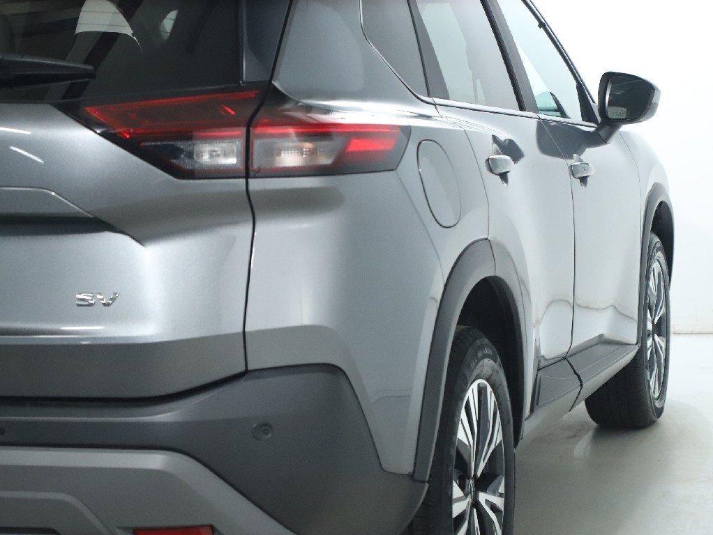 Used 2023 Nissan Rogue SV image 43