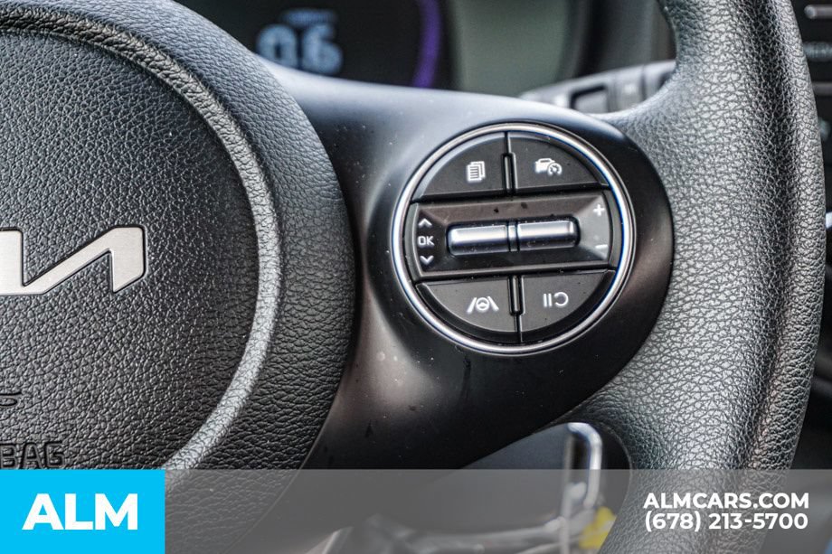 Used 2025 Kia Soul LX w/ LX Technology Package FWD image 30