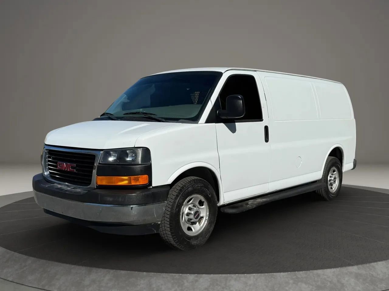 Used 2017 GMC Savana 2500 image 1