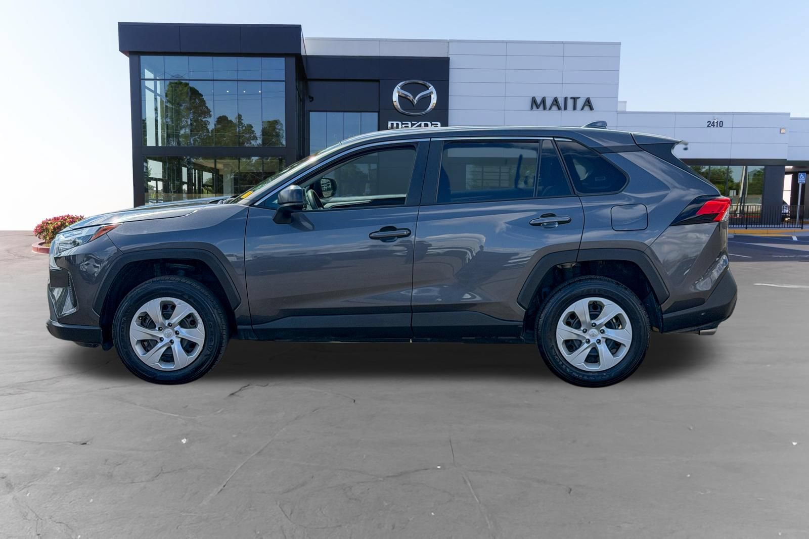 Used 2025 Toyota RAV4 LE AWD/4WD image 6