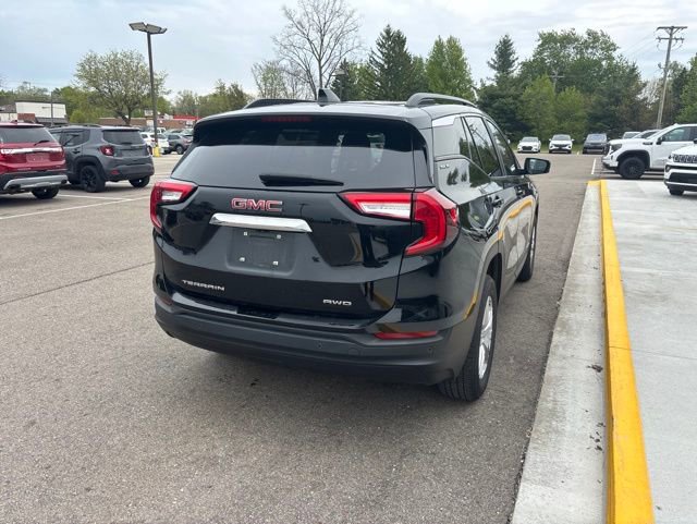 Used 2023 GMC Terrain SLE w/ Driver Convenience Package AWD/4WD image 5