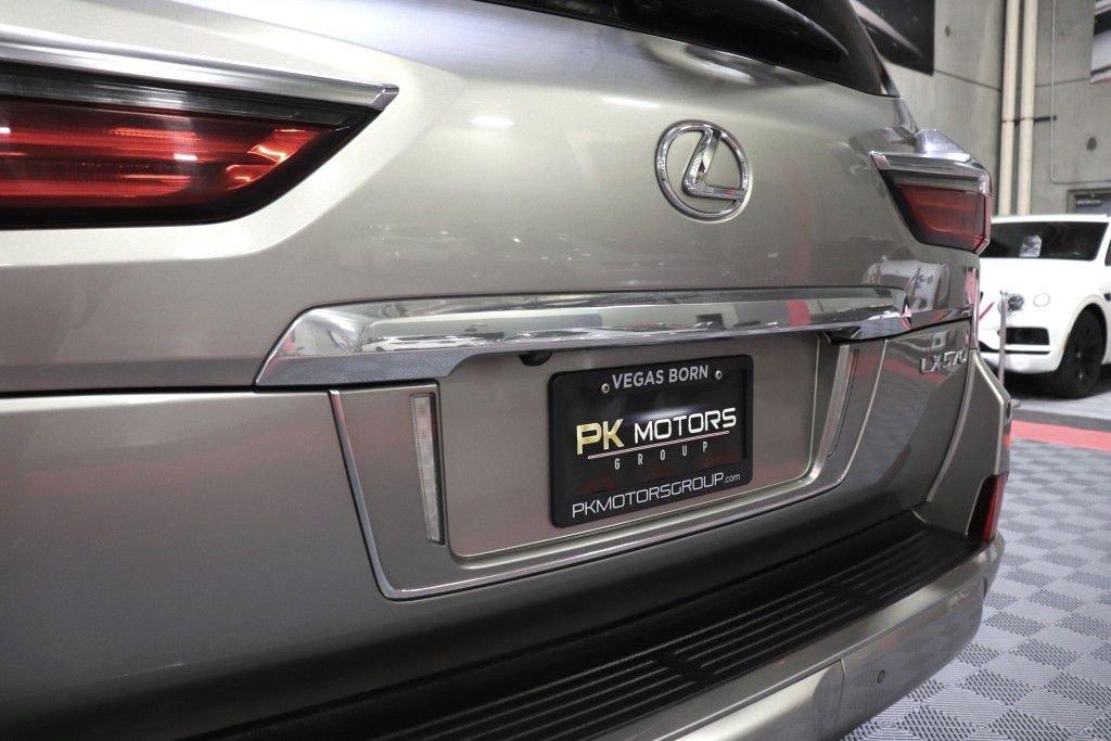 Used 2019 Lexus LX 570 4WD w/ Luxury Package image 7