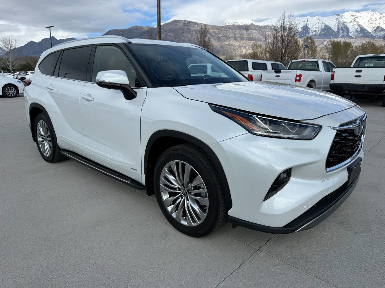 Used 2024 Toyota Highlander Platinum AWD/4WD image 9