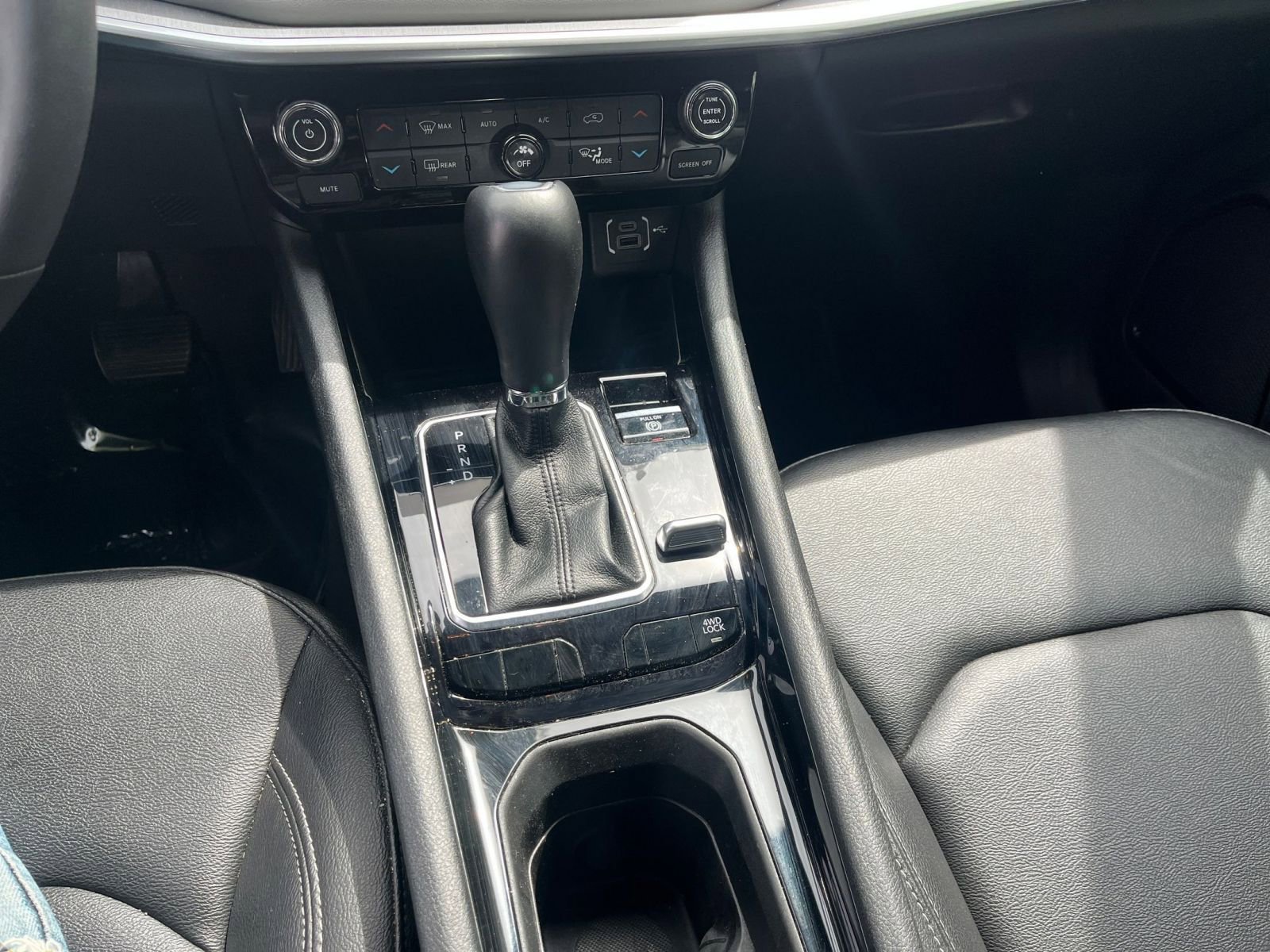 Used 2025 Jeep Compass Limited image 42