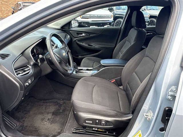 Used 2017 Chevrolet Malibu LT image 18