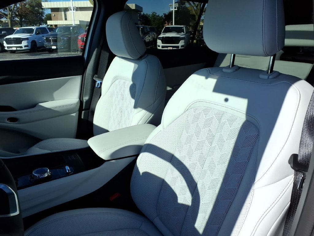 New 2026 Jeep Cherokee Overland w/ Advanced Pro Tech Group AWD/4WD image 9