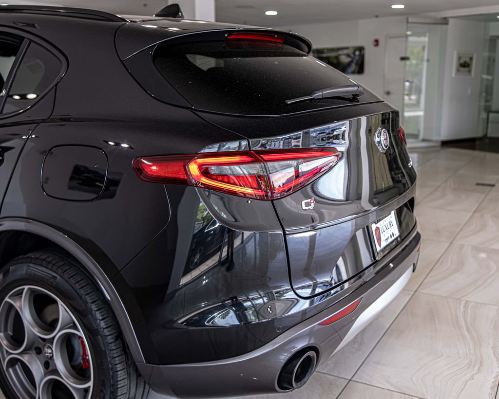 Used 2022 Alfa Romeo Stelvio Ti AWD/4WD image 14