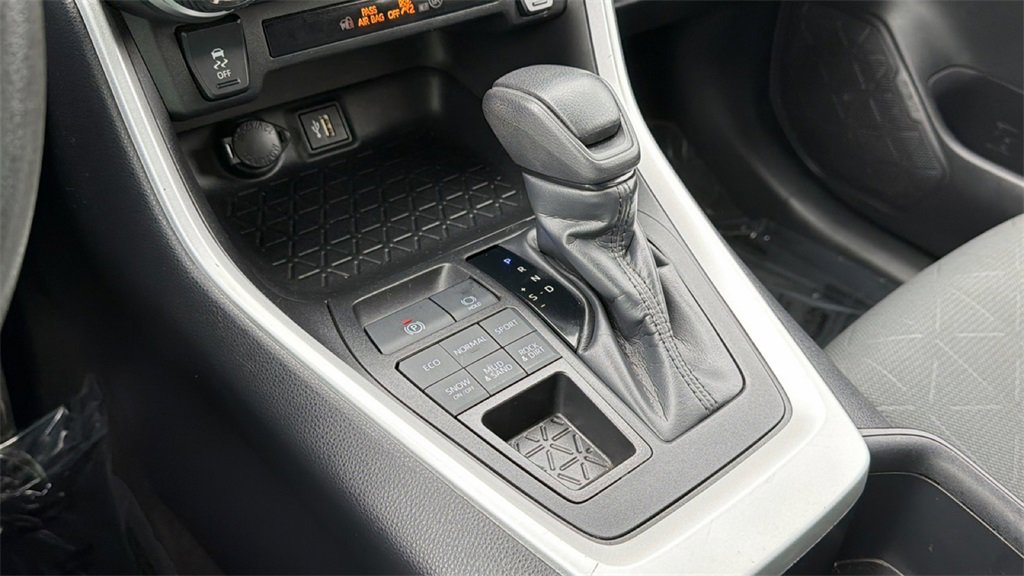 Certified 2024 Toyota RAV4 XLE image 31