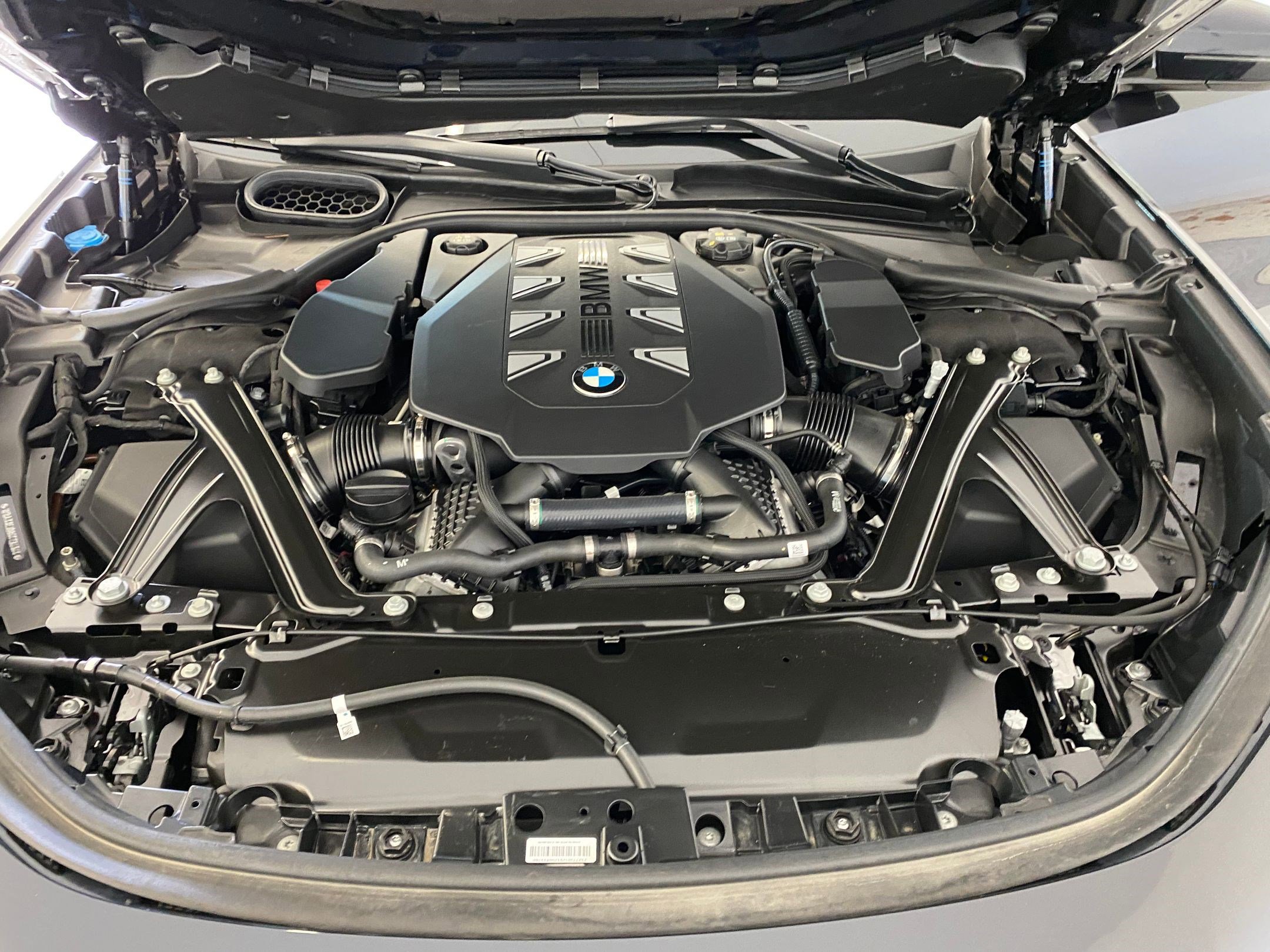 Used 2025 BMW 760i xDrive w/ Executive Package image 33