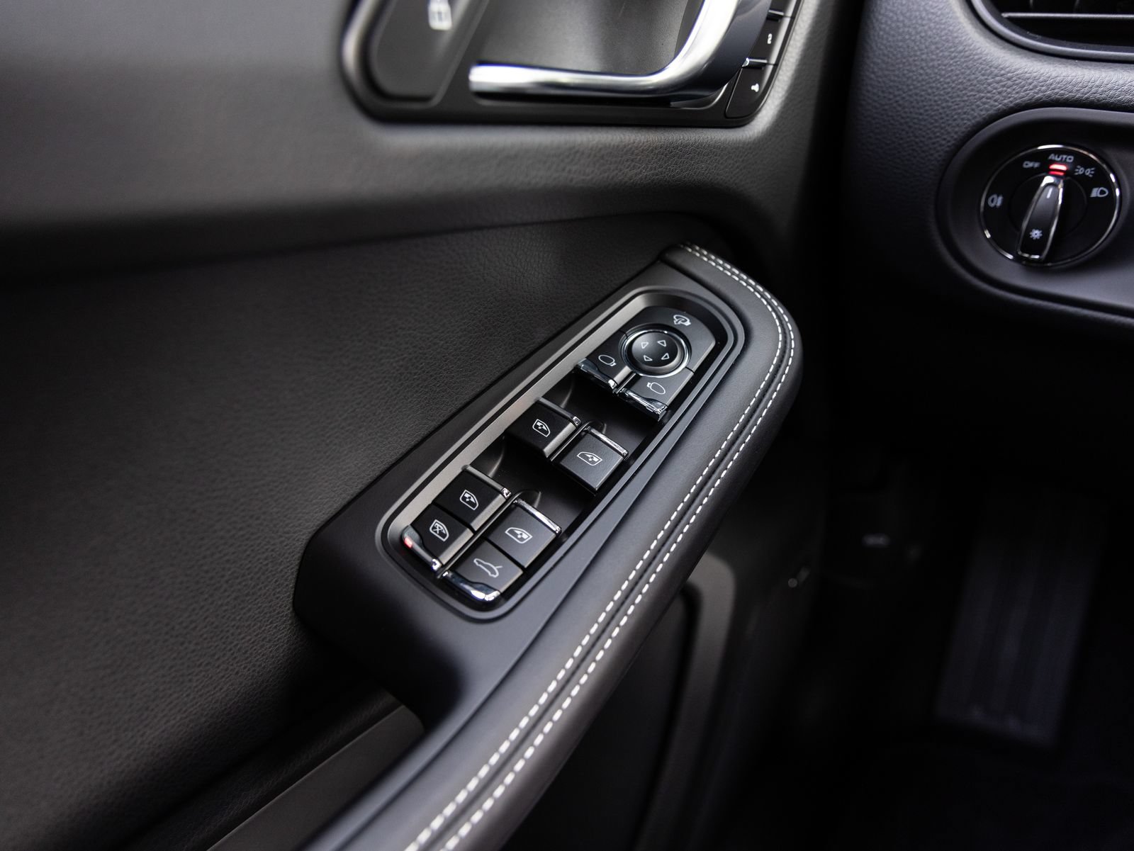 New 2026 Porsche Macan Turbo AWD/4WD image 22