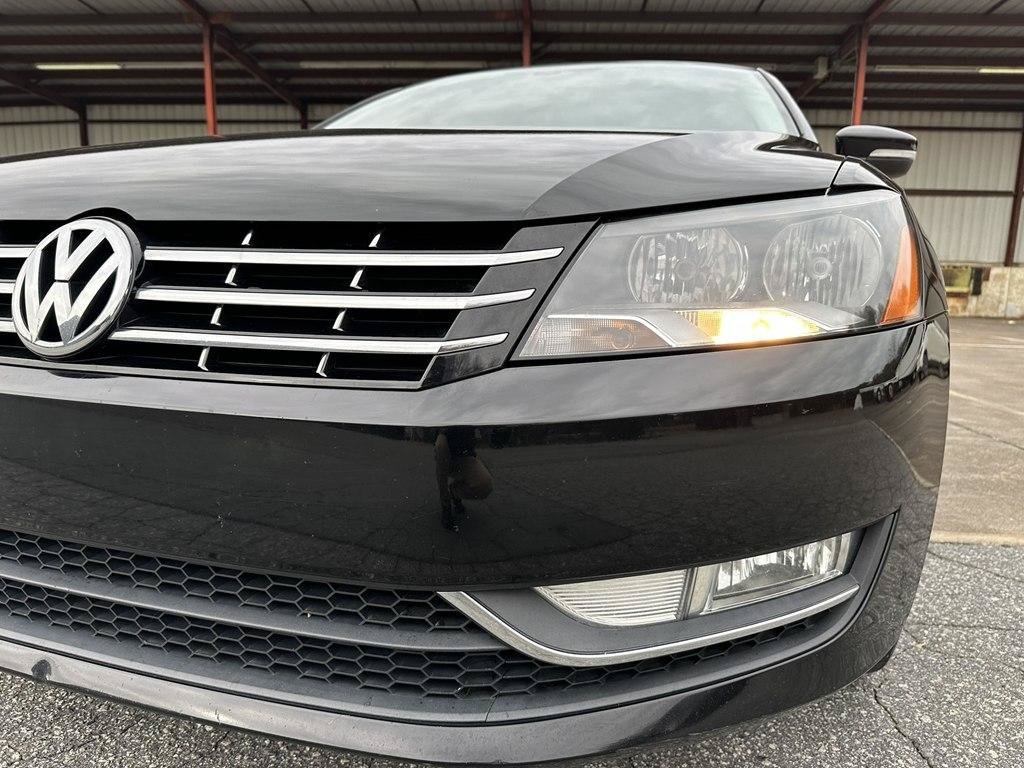 Used 2015 Volkswagen Passat 1.8T SEL Premium FWD image 12