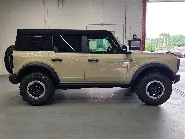 New 2025 Ford Bronco Badlands image 4