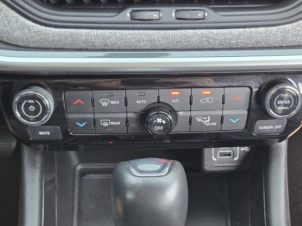 Used 2022 Jeep Compass Latitude w/ Sun and Sound Group FWD image 24