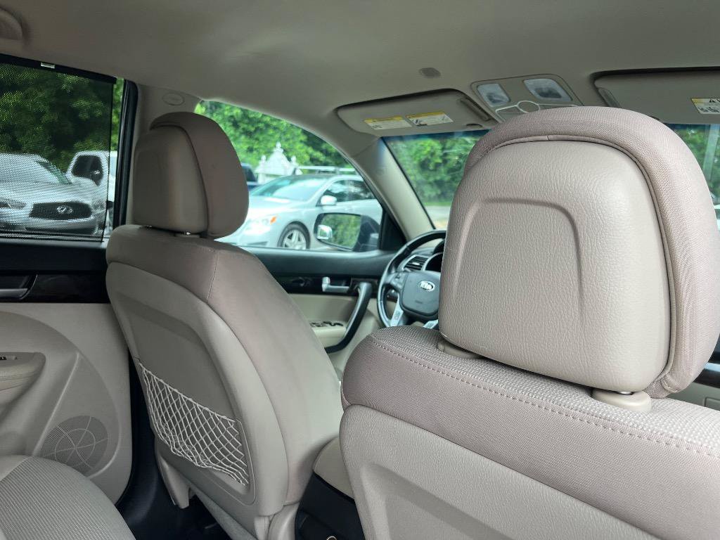 Used 2014 Kia Sorento LX FWD image 28